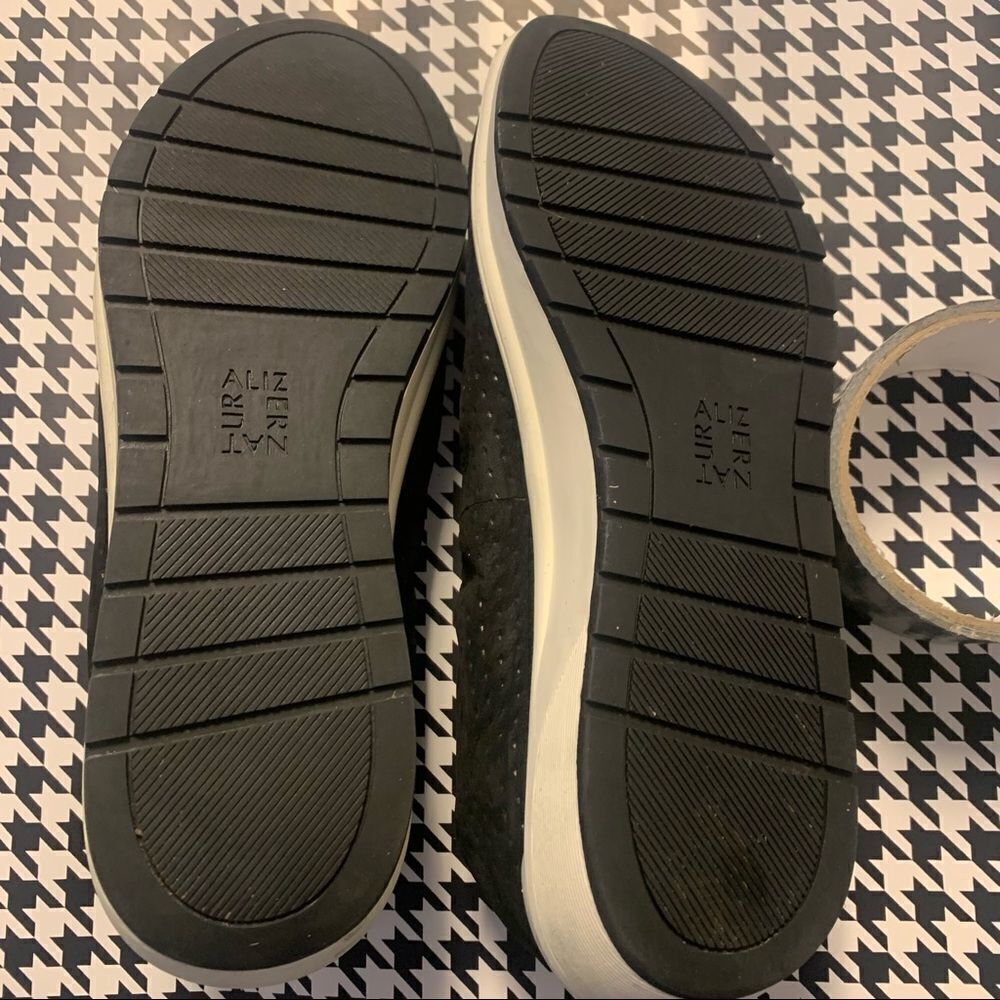 Naturalizer Philippe slip on sneaker 9.5, black with white soles - Picture 3 of 8